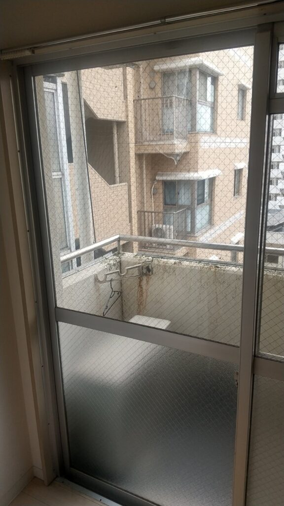 西脇市 ベランダの掃き出し窓のガラス割れ替え 施工後
